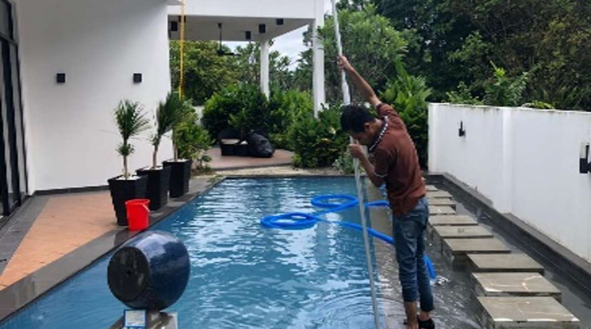 Weekly Pool Cleaning